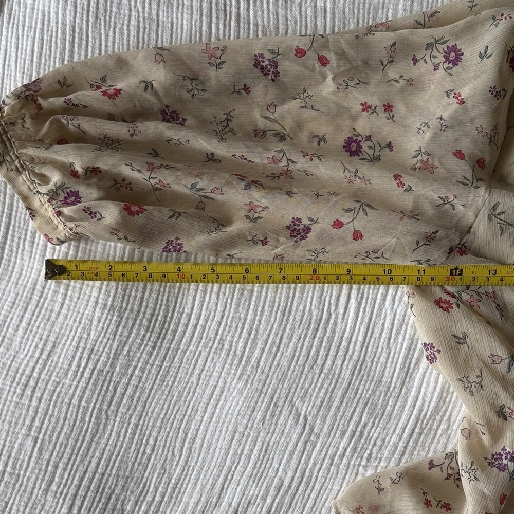 Uniqlo Chic Floral Beige Blouse for Women / L - Picture 7 of 9